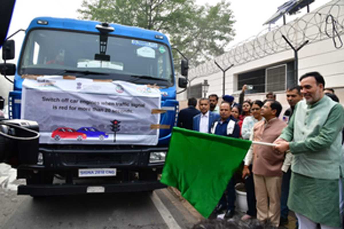 दिल्ली में 215 मोबाइल एंटी स्मॉग गन से वाटर स्प्रीकलिंग